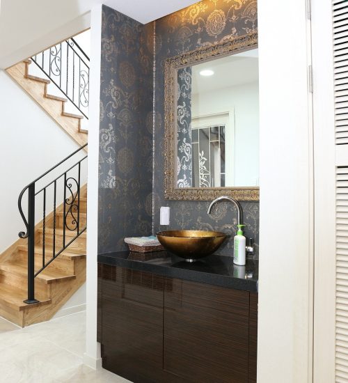 Wallpaper in powder room – cropped Wallpaper in powder room - cropped